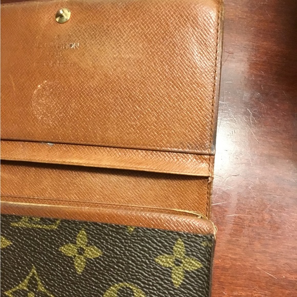 Louis Vuitton Monogram Wallet in Black and Gold - Picture 8 of 16